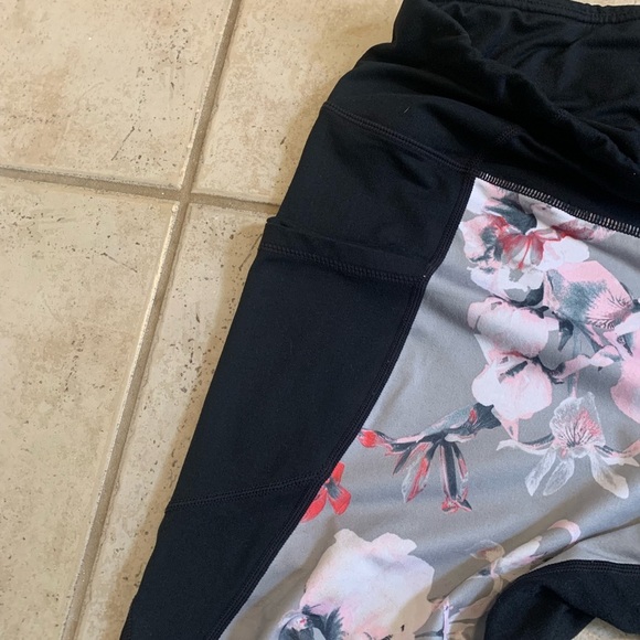 ACX Active Plus Size Floral Print Mesh Panel Capri Leggings Size 1X - Picture 3 of 8